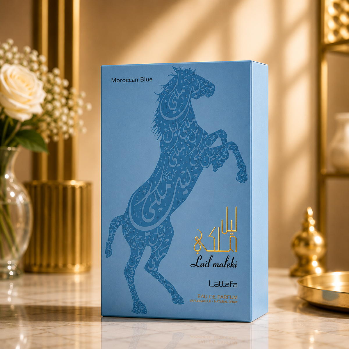Boîte du parfum Lattafa Lail Maleki Moroccan Blue Eau de Parfum 100ml présentée sur un fond premium en marbre avec décoration dorée