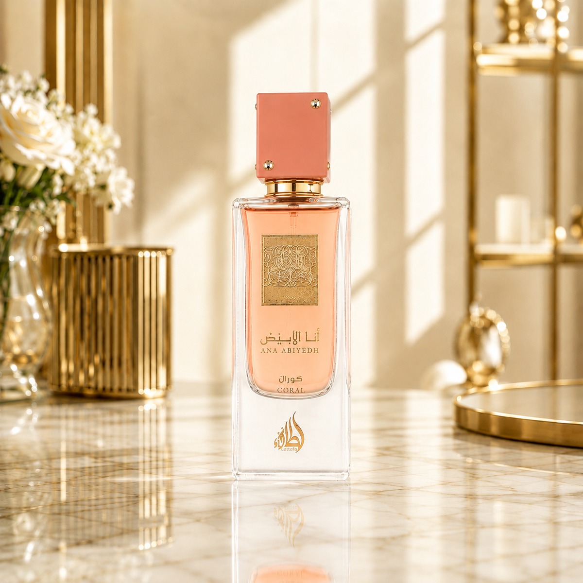 Flacon du parfum Lattafa Ana Abiyedh Coral dans un décor élégant sur une surface en marbre avec une lumière chaleureuse.