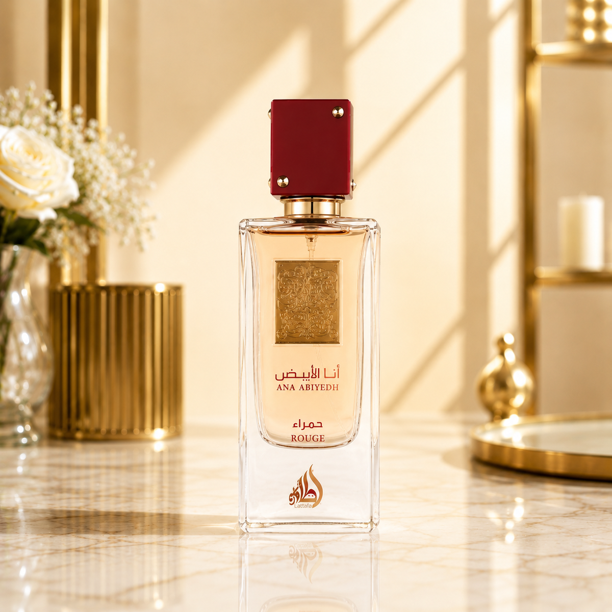 Flacon du parfum Lattafa Ana Abiyedh Rouge dans un décor élégant sur une surface en marbre avec une lumière chaleureuse.