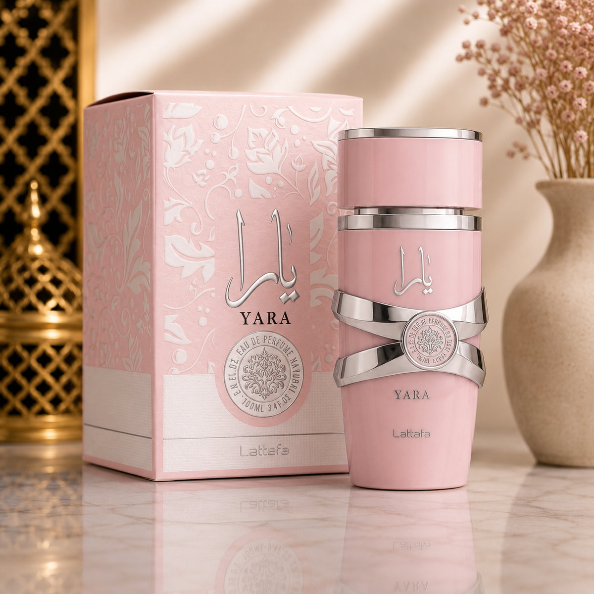 Yara Eau de Parfum 100ml avec flacon rose et boîte d’origine, photographie produit premium sur fond marbre pour Doraluxe Maroc.