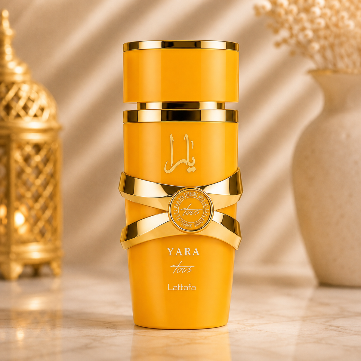 Flacon Yara Tous Eau de Parfum 100ml Lattafa sur fond premium avec éclairage chaleureux, photographie produit Doraluxe Maroc.